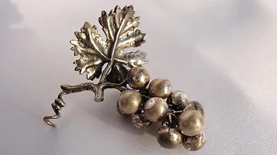 Collectible bunch of grapes Silver