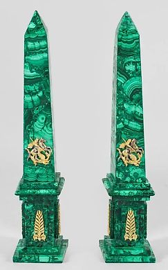 Пара декоративных обелисков