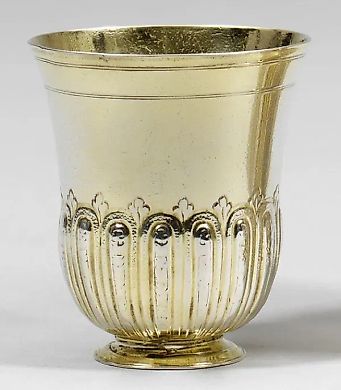 Серебряная кружка