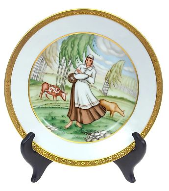 Фарфоровая тарелка "Танцующая плиссировка" Я. Ламинскиса