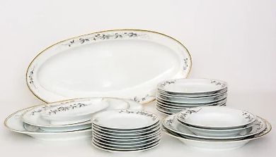 Tableware from the Kuznetsov Porcelain Factory, 1864–1889. 26 items with minor damage.