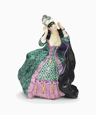 Фарфоровая фигурка дамы с маской от Государственного фабричного завода фарфора, Санкт-Петербург, около 1920-1930-х годов