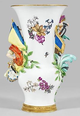 A majestic vase made of gilt brass with a figure of Mars