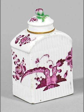 Заварочный чайник с индийским декором в фиолетово-градиентных тонах.