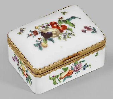 Porcelain box