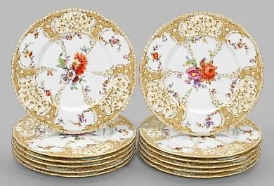 Двенадцать обеденных тарелок с декором "Первая Потсдамская служба".