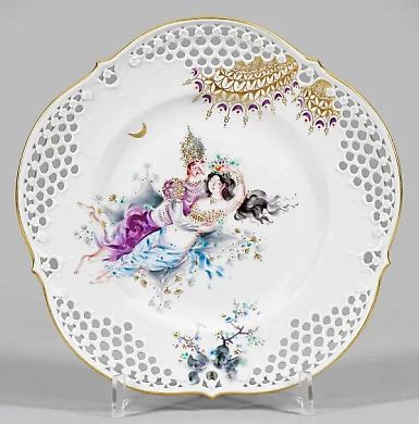 Magnificent porcelain plate with "1001 Nights" decor,
