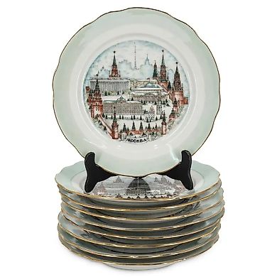 Фарфоровые тарелки из Дулево с росписью Кремлевской стены.