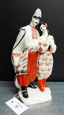 Группа фигурок из киевского русского фарфора высотой 20 см.