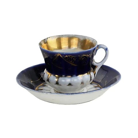 Porcelain tea set from the I.E. Kuznetsov factory on the Volkhov River.