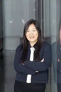 Витворт назначает Сук-Кйун Ли директором.