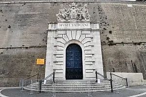 Сотрудники Ватиканских музеев жалуются на 