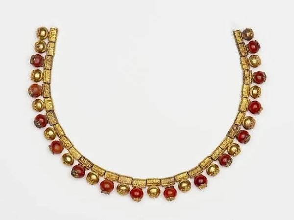 MFA Boston Repatriates Ancient Necklace to Turkey