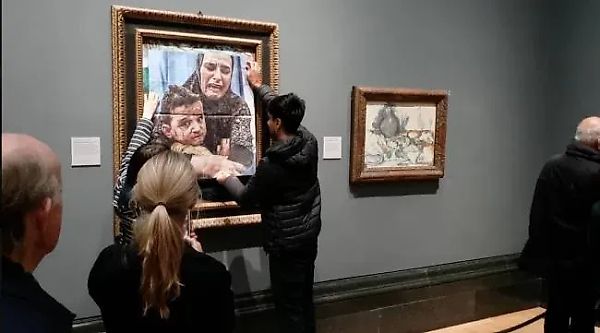 Activists Cover Picasso’sMotherhoodwith Photo of Palestinian Mother and Child