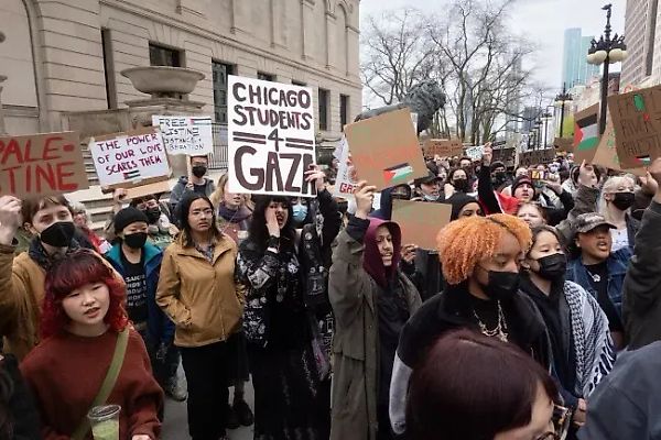 School of the Art Institute of Chicago Students Stage Walkout in Protest of War in Gaza