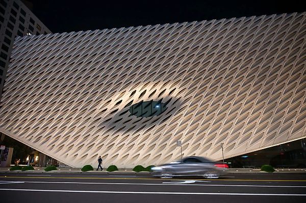 Музей Броуд в Лос-Анджелесе подал два иска о дискриминации и клевете