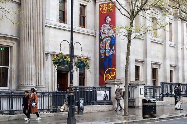 Критика Национальной портретной галереи из-за выставки фотографий донора