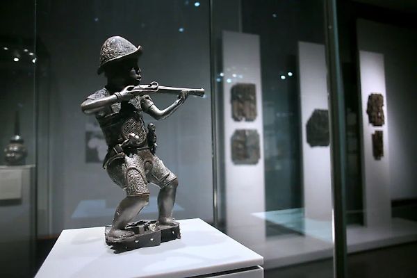 Музей изящных искусств Бостона вернет бронзы Бенин и изменит свою галерею