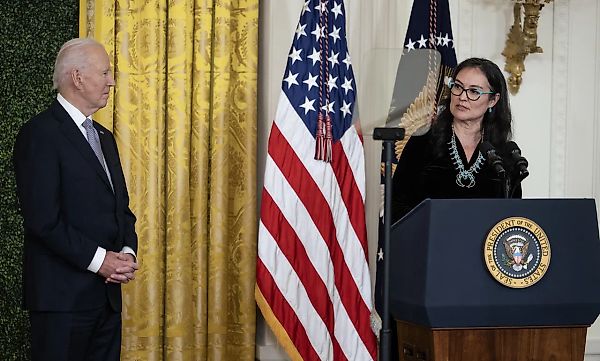 Elon Musk планирует сократить финансирование гуманитарных наук