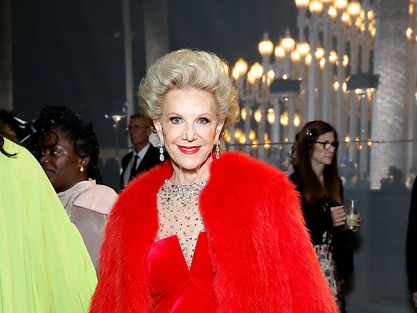 Elaine Wynn, Hotel Billionaire and Top Art Collector, Dies at 82