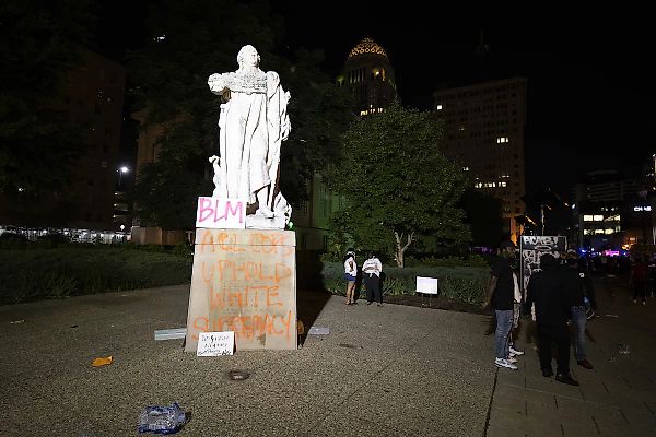 Art Historian Protests Restoration of Monument Graffitied in 2020