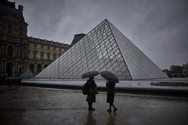 The Louvre Closed Monday Due to an Impromptu Staff Strike
