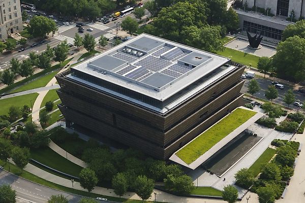 Выставки Смитсоновского института под пристальным вниманием Белого дома