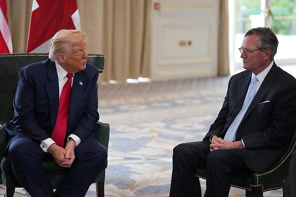 Новый посол США в Британии превращает резиденцию в музей