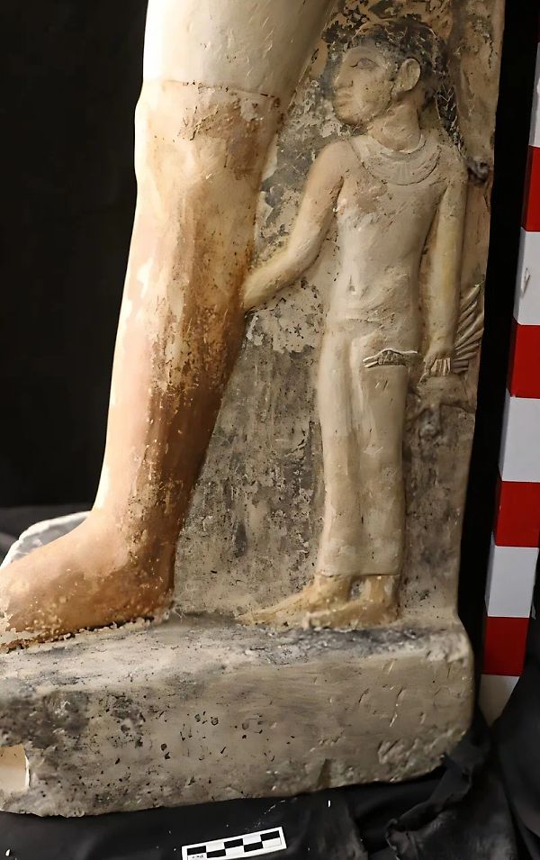 Необычная статуя из некрополя Саккары: открытие древней семьи