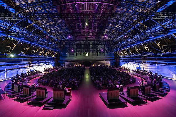 Премьера 11,000 Strings: Звук как звезда шоу