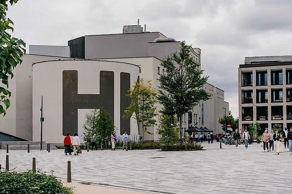 План правительства Фландрии по расформированию M HKA вызывает возмущение