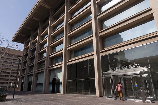 Отчет показывает, что музеи США пострадали от сокращений при Трампе