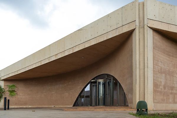 Открытие Музея Западноафриканского Искусства отложено из-за протестов