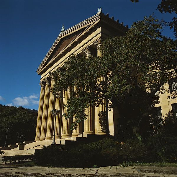 Филадельфийский художественный музей подал иск против уволенного директора Саши Суды за кражу