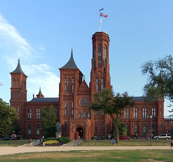 Смитсоновский институт убрал упоминание об импичментах Трампа