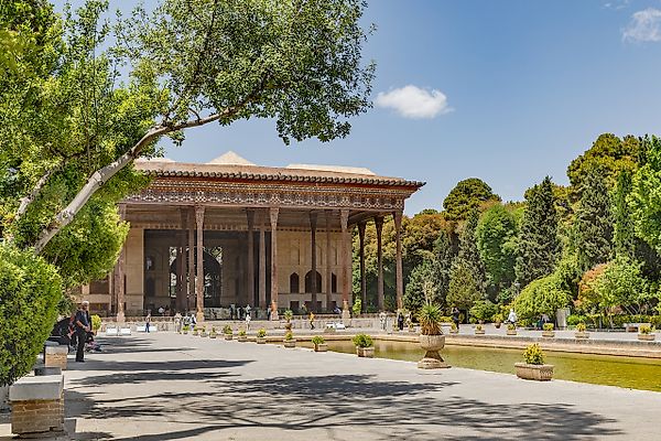 Тайна раненого дворца Chehel Sotoun: зачем страдают сокровища Исфахана?