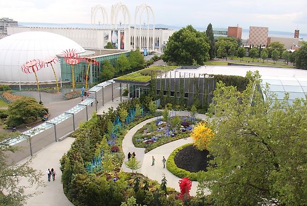 Man Wrecks Chihuly Sculptures Causing Over $240,000 Worth of Damage