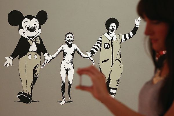 Скандал вокруг коллекции Banksy: британские звёзды требую раскрыть тайные сделки 🎩🕵️‍♂️
