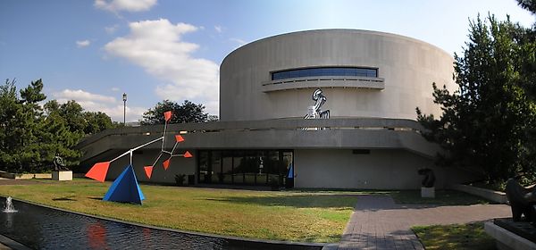 Hirshhorn готовит к открытию сад скульптур Hiroshi Sugimoto: бронза, вулкан и тайна