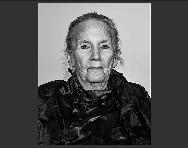 Запах земли: Meg Webster и Comme des Garçons создают загадочный парфюм-скульптуру