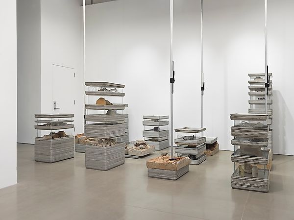 Башни памяти: как Michael Joo превращает материалы прошлого в искусство будущего