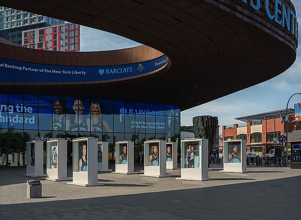 Barclays Center запускает «Brooklyn Art Encounters»: резиденция Paul Pfeiffer и масштабные публичные проекты