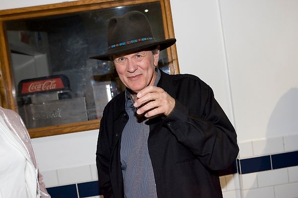 James Hayward Dead: West Coast Painter of Thick Monochromes Dies at 82