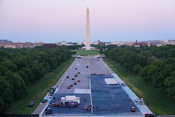 Иск из‑за «синего» Reflecting Pool: спор вокруг ремонта мемориала Линкольна