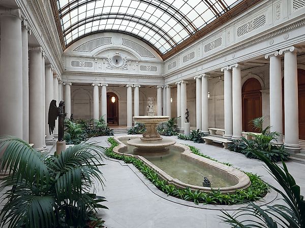 Louis Vuitton и Frick Collection: трёхлетнее партнёрство, выставки и намёки на тайну
