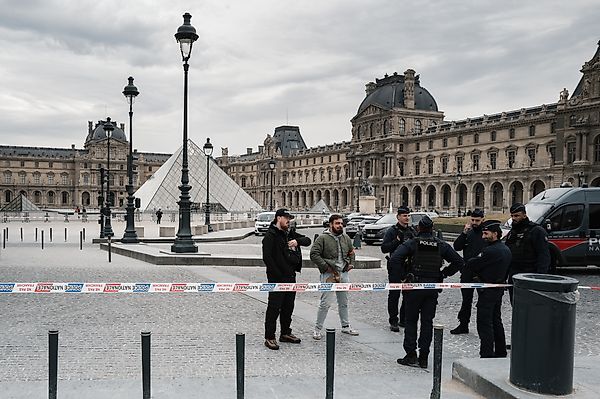 Parliamentary Report Outlines Major Issues In French Museums After The Louvre Heist