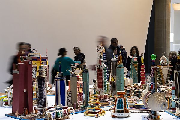 Из списка Venice Biennale исчез Bodys Isek Kingelez — что стало с его работами?
