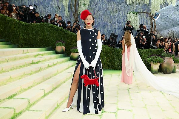 Amy Sherald превратила героиню своей картины в костюм для Met Gala — и оставила загадку