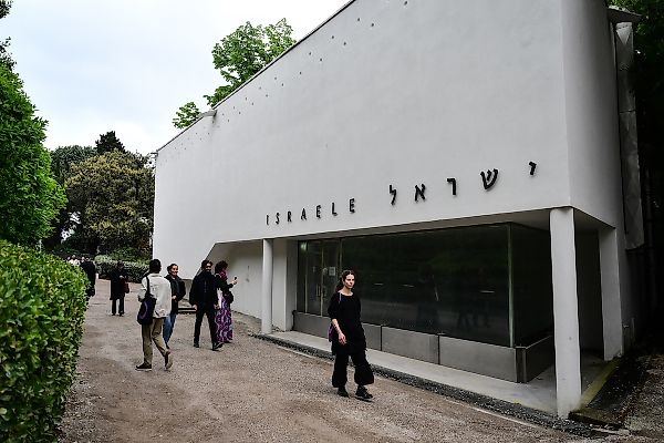 Скандал на Venice Biennale: Fainaru обвиняет жюри в дискриминации