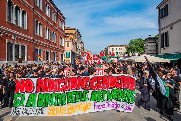 Забастовка сотрясает Venice Biennale перед открытием — павильоны закрыты в знак солидарности